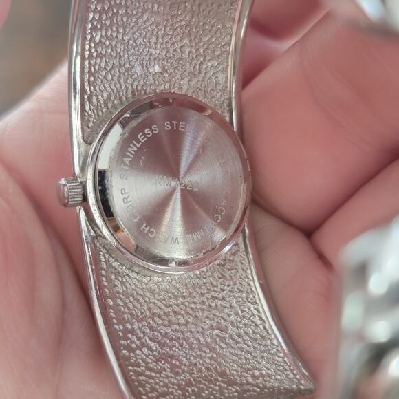 Vintage Watches Vivani Silver Swirl Cuff Bracelet Watch Round Dial Quartz - Picture 6 of 10